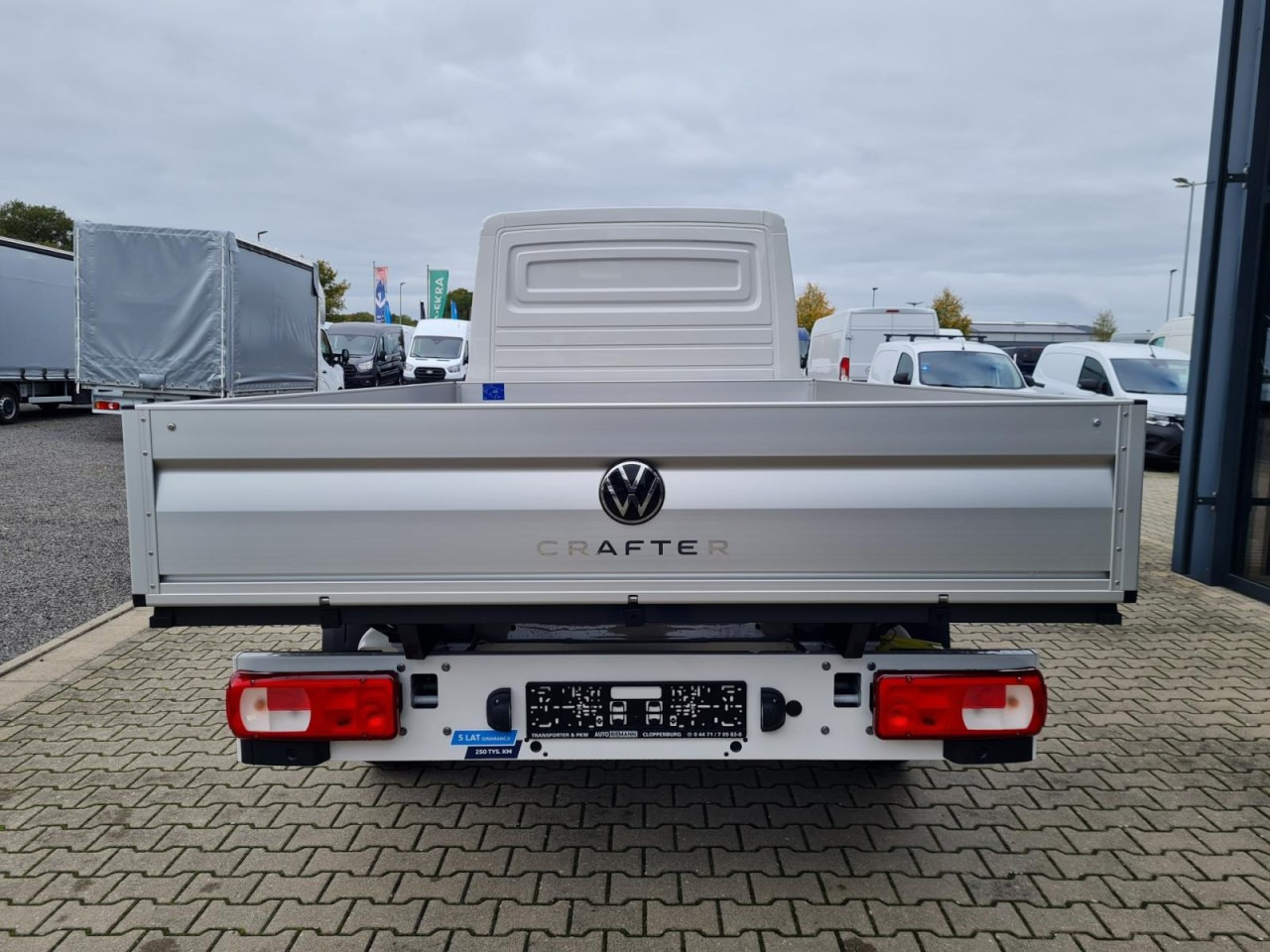 Volkswagen Crafter 35 Doka TDI Pritsche lang L4 KLIMA TEMPOMAT - Van flatbed, Van kombi: gambar 5 Volkswagen Crafter 35 Doka TDI Pritsche lang L4 KLIMA TEMPOMAT - Van flatbed, Van kombi: gambar 5