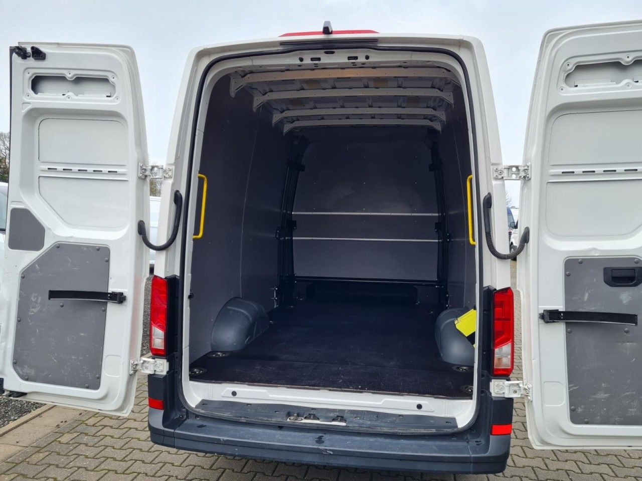 Volkswagen Crafter 35 Kasten 4MOTION L4H3 Plus Doka 7-Sitze - Van panel, Van kombi: gambar 5 Volkswagen Crafter 35 Kasten 4MOTION L4H3 Plus Doka 7-Sitze - Van panel, Van kombi: gambar 5