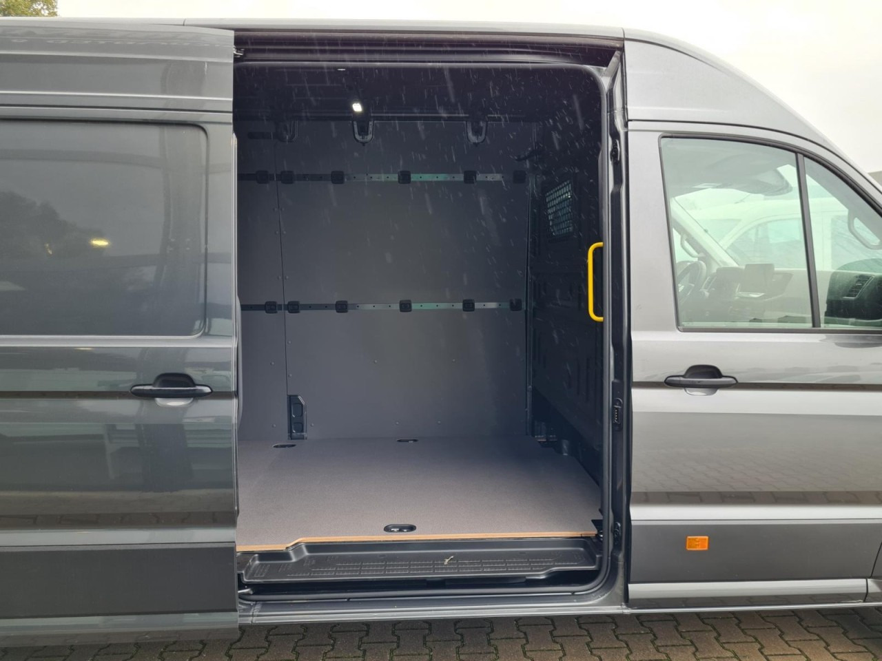 Volkswagen Crafter 35 Kasten Maxi L4H3 AG LED TEMPOMAT - Van panel: gambar 4 Volkswagen Crafter 35 Kasten Maxi L4H3 AG LED TEMPOMAT - Van panel: gambar 4