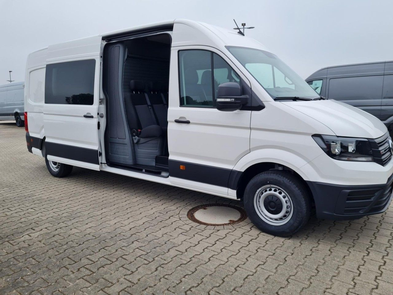 Volkswagen Crafter 35 Kasten Plus 4MOTION Doka Mixto L4H3 - Van panel, Van kombi: gambar 4 Volkswagen Crafter 35 Kasten Plus 4MOTION Doka Mixto L4H3 - Van panel, Van kombi: gambar 4