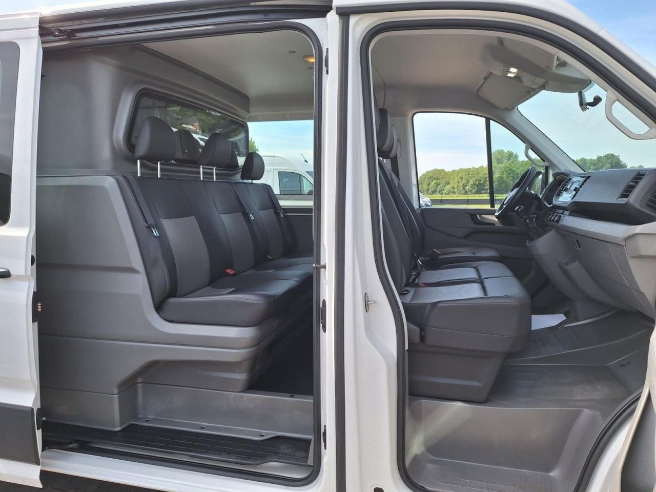 Volkswagen Crafter 35 Kasten Plus Doka mixto TDI L2H2 AHK - Van panel, Van kombi: gambar 4 Volkswagen Crafter 35 Kasten Plus Doka mixto TDI L2H2 AHK - Van panel, Van kombi: gambar 4