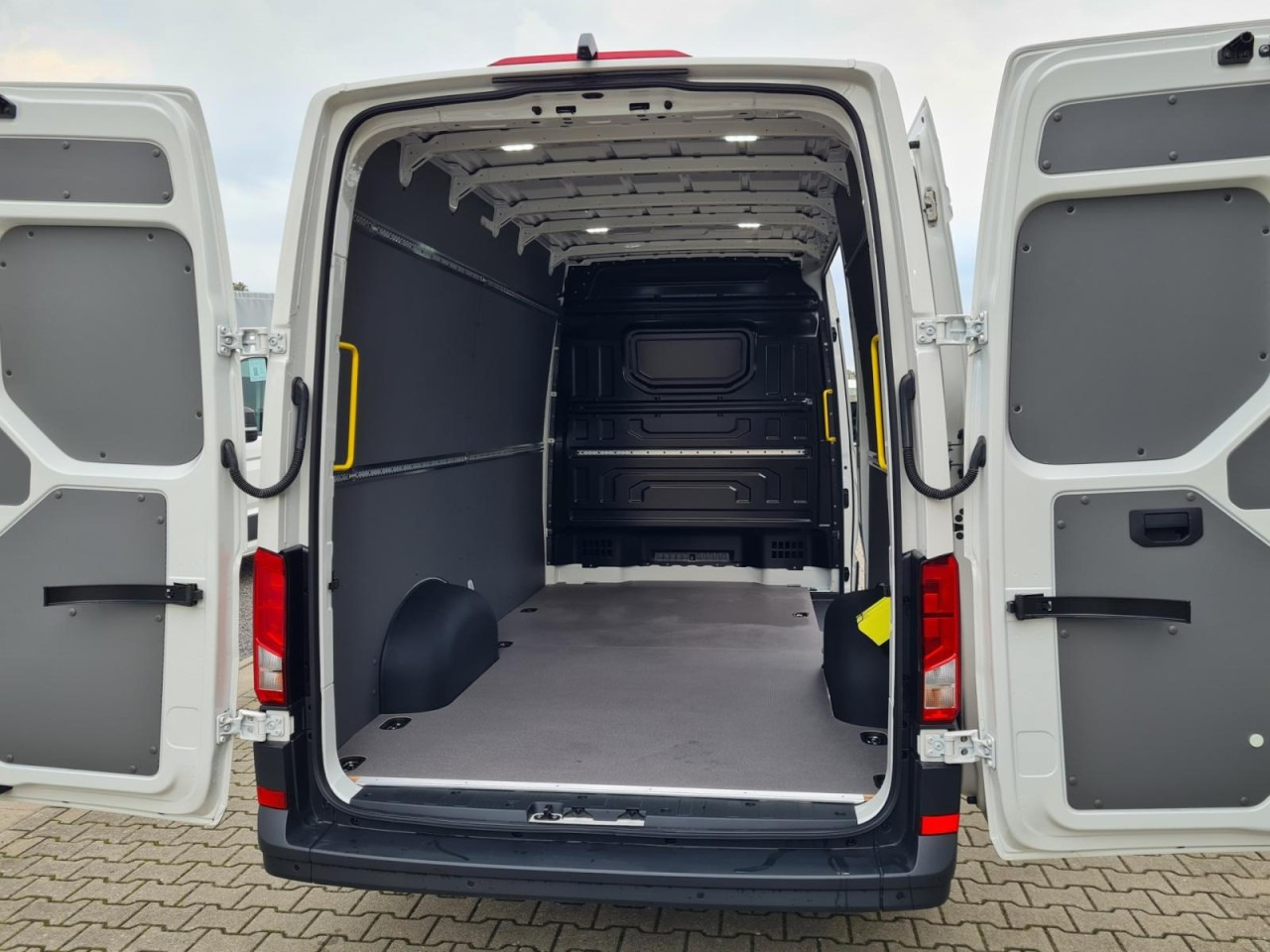 Volkswagen Crafter 35 Kasten TDI L3H3 LED TEMPOMAT AUTOMATIK - Van panel: gambar 5 Volkswagen Crafter 35 Kasten TDI L3H3 LED TEMPOMAT AUTOMATIK - Van panel: gambar 5