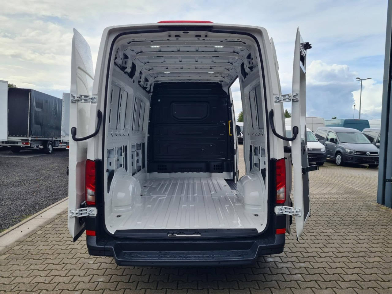 Volkswagen Crafter 35 Kasten TDI MR L3H3 PDC KLIMA TEMPOMAT - Van panel: gambar 5 Volkswagen Crafter 35 Kasten TDI MR L3H3 PDC KLIMA TEMPOMAT - Van panel: gambar 5