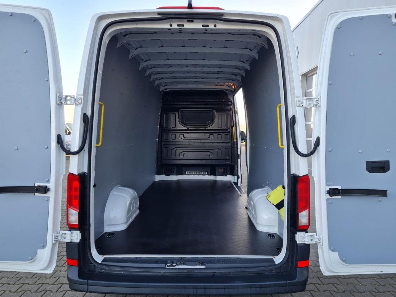 Volkswagen Crafter 35 Kasten lang L4H2 KAMERA NAVI_APP HOLZ - Van panel: gambar 5 Volkswagen Crafter 35 Kasten lang L4H2 KAMERA NAVI_APP HOLZ - Van panel: gambar 5