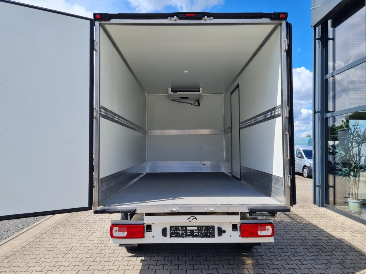 Volkswagen Crafter 35 Kühlkoffer Carrier Viento 300 NAVI/APP - Van berpendingin: gambar 5 Volkswagen Crafter 35 Kühlkoffer Carrier Viento 300 NAVI/APP - Van berpendingin: gambar 5