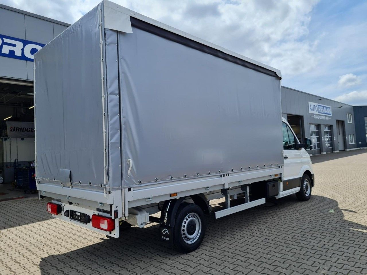 Volkswagen Crafter 35 TDI Pritsche Schiebe Plane LED TEMPOM - Van dengan terpal samping: gambar 4 Volkswagen Crafter 35 TDI Pritsche Schiebe Plane LED TEMPOM - Van dengan terpal samping: gambar 4