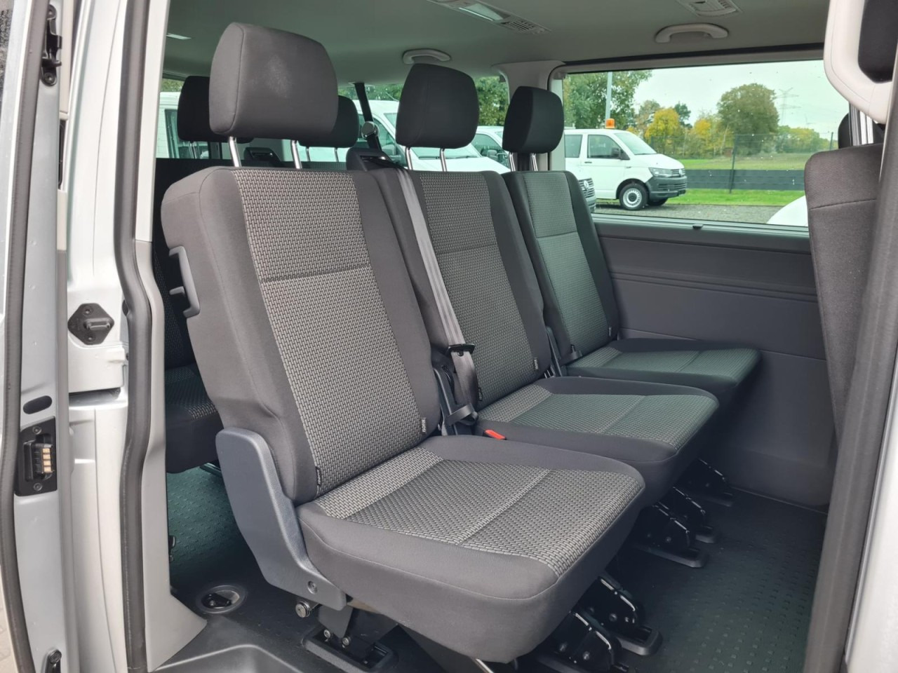 Van kombi Volkswagen T6.1 Caravelle TDI lang 9 Sitzer 2 Schiebetüren Trendl.: gambar 18