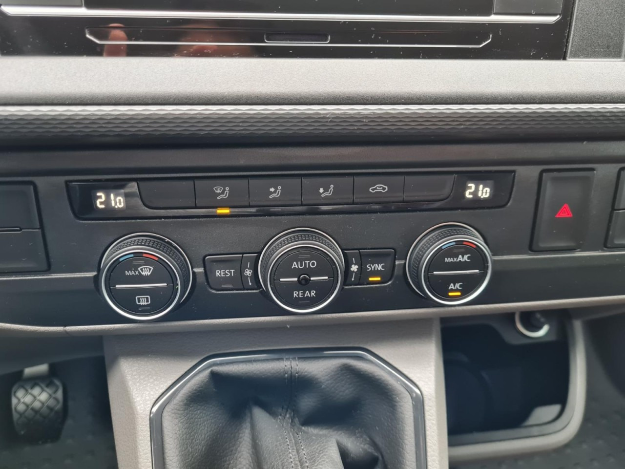 Van kombi Volkswagen T6.1 Caravelle TDI lang 9 Sitzer 2 Schiebetüren Trendl.: gambar 15