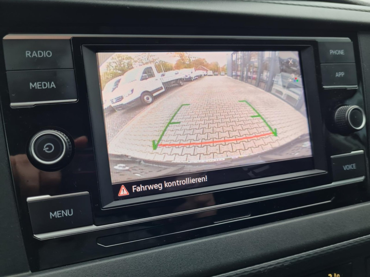 Van kombi Volkswagen T6.1 Caravelle TDI lang 9 Sitzer 2 Schiebetüren Trendl.: gambar 13