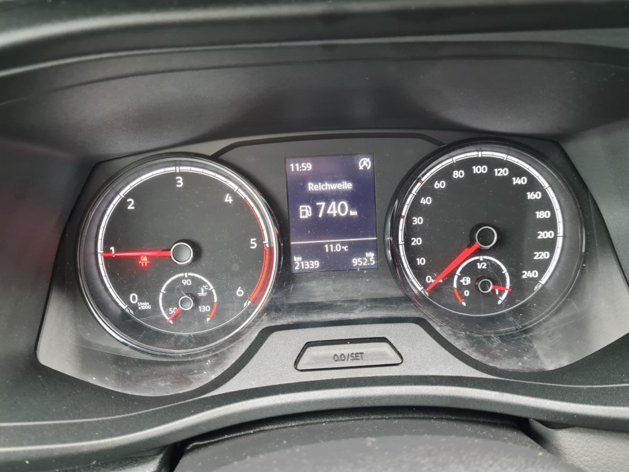 Van kombi Volkswagen T6.1 Caravelle TDI lang 9 Sitzer 2 Schiebetüren Trendl.: gambar 11