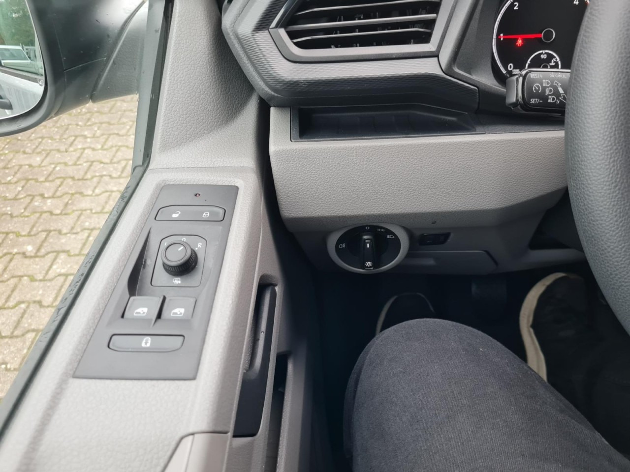 Van kombi Volkswagen T6.1 Caravelle TDI lang 9 Sitzer 2 Schiebetüren Trendl.: gambar 22