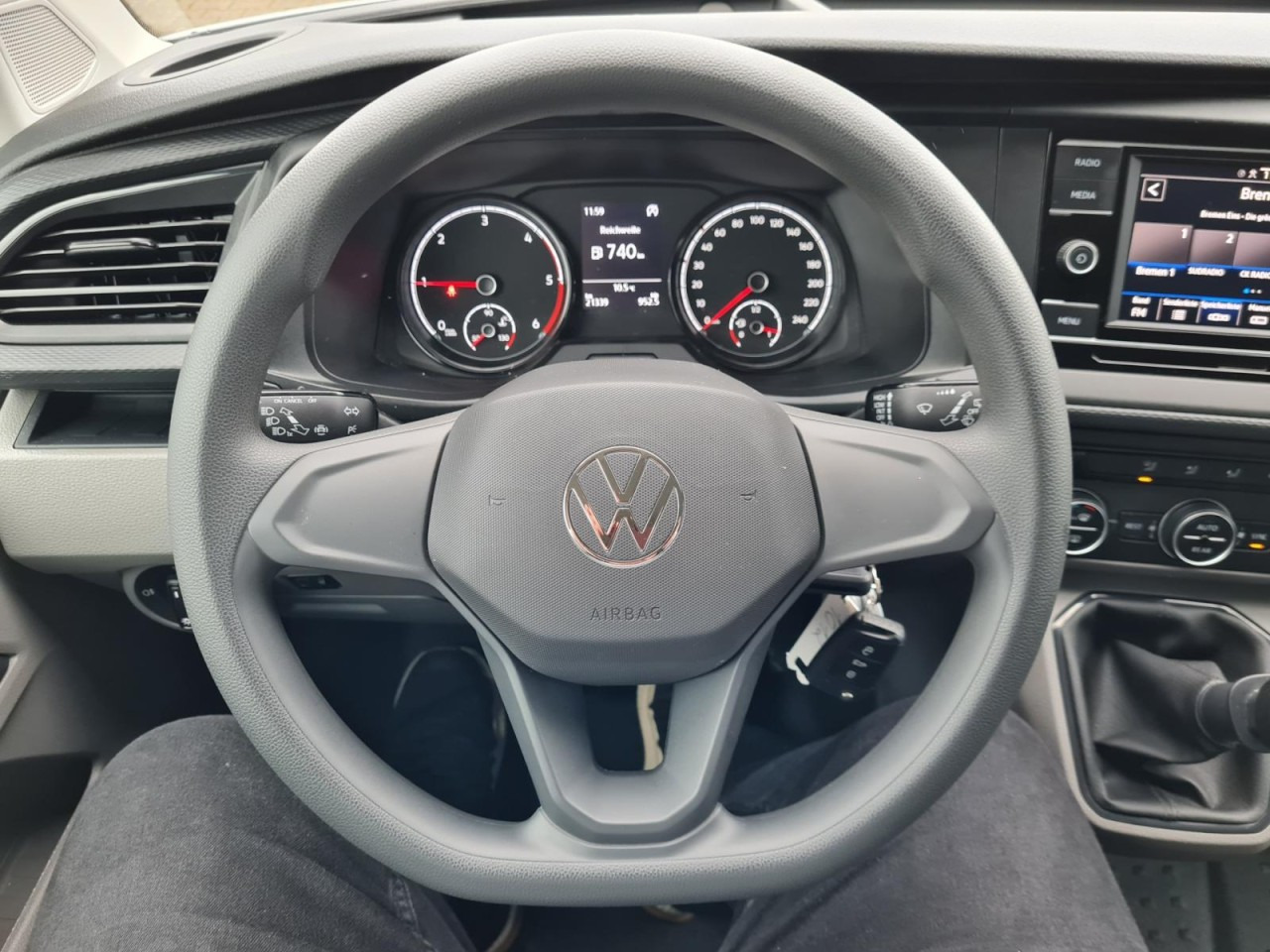 Van kombi Volkswagen T6.1 Caravelle TDI lang 9 Sitzer 2 Schiebetüren Trendl.: gambar 10