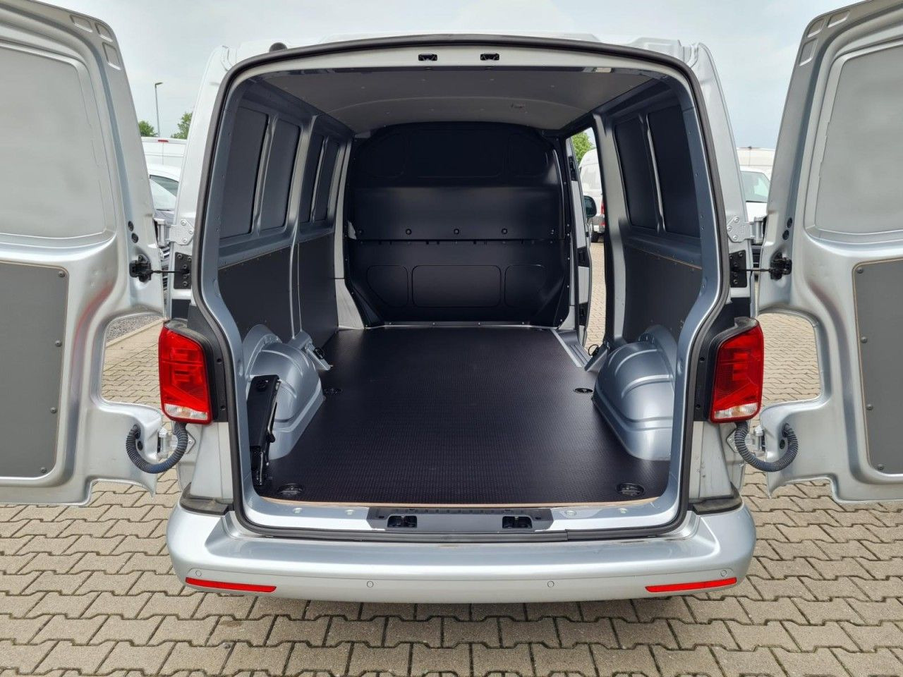 Volkswagen T6.1 Kasten TDI lang DSG LED KAMERA TEMPOMAT - Van kecil: gambar 5 Volkswagen T6.1 Kasten TDI lang DSG LED KAMERA TEMPOMAT - Van kecil: gambar 5