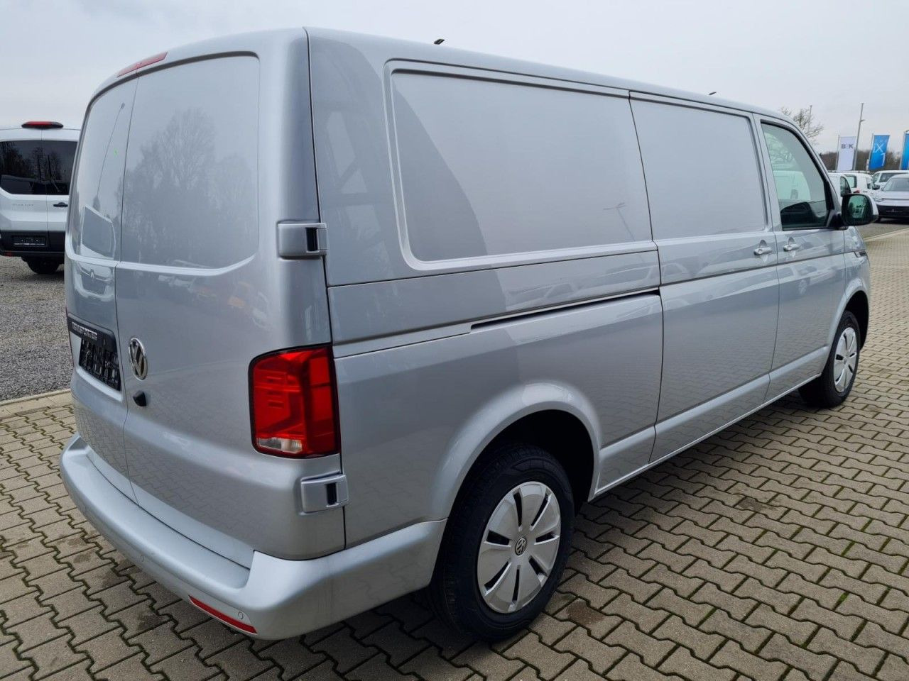 Volkswagen T6.1 Kasten TDI lang DSG LED KAMERA TEMPOMAT - Van kecil: gambar 4 Volkswagen T6.1 Kasten TDI lang DSG LED KAMERA TEMPOMAT - Van kecil: gambar 4