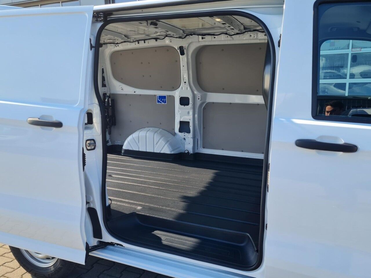 Volkswagen T7 Transporter Kasten TDi L1 Heckklappe KLIMA PDC - Van kecil: gambar 4 Volkswagen T7 Transporter Kasten TDi L1 Heckklappe KLIMA PDC - Van kecil: gambar 4