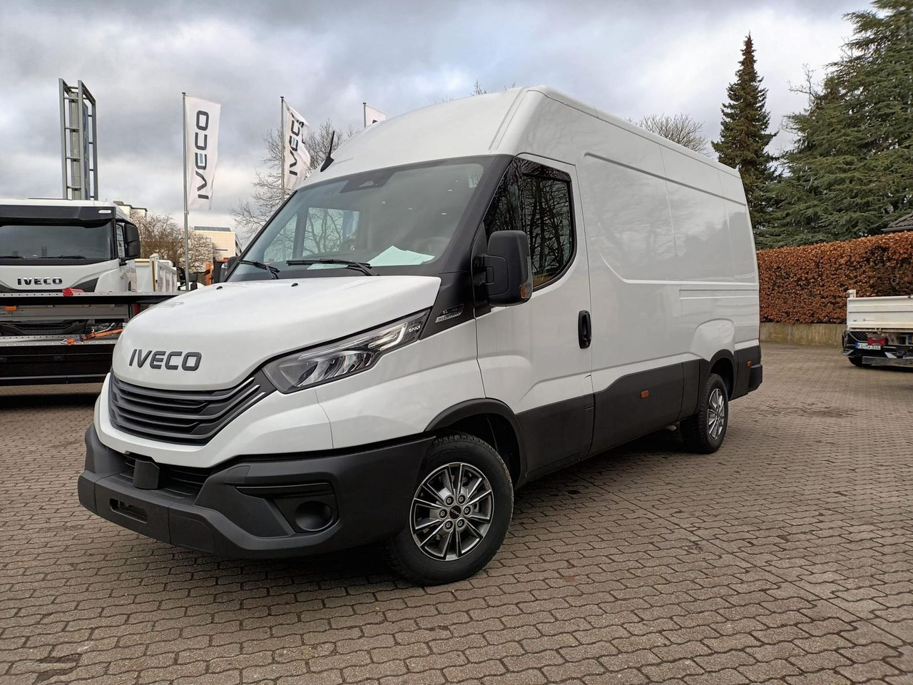Iveco 35S16A8V AHK, ACC, LED-SCHEINWERFER ab 0% - Van panel: gambar 1 Iveco 35S16A8V AHK, ACC, LED-SCHEINWERFER ab 0% - Van panel: gambar 1