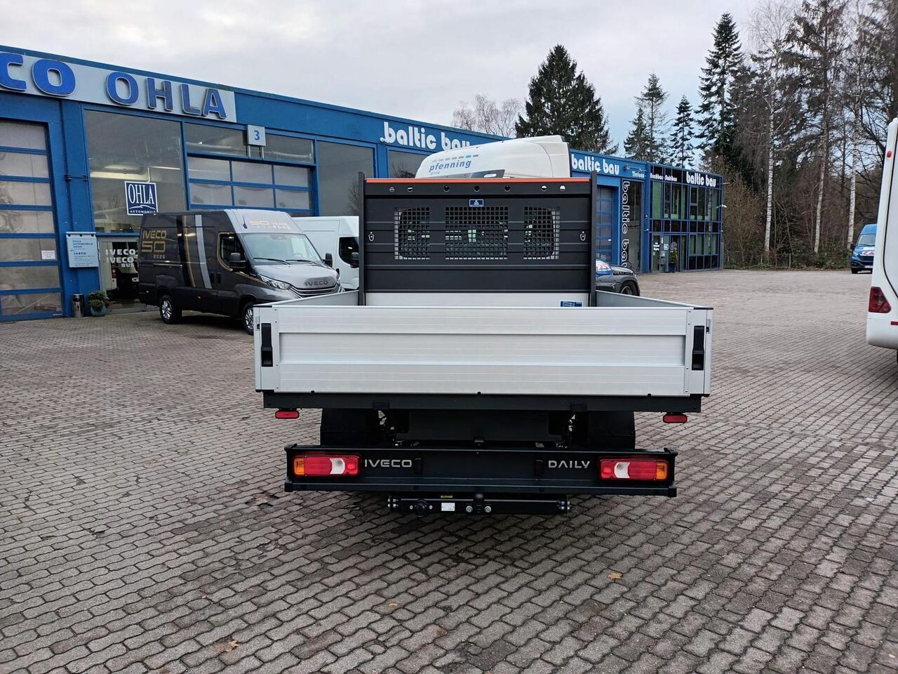 Iveco 35S16H3.0A8YD *2,8m Pritsche*KLIMA*AHK*RADIO* - Van flatbed: gambar 4 Iveco 35S16H3.0A8YD *2,8m Pritsche*KLIMA*AHK*RADIO* - Van flatbed: gambar 4