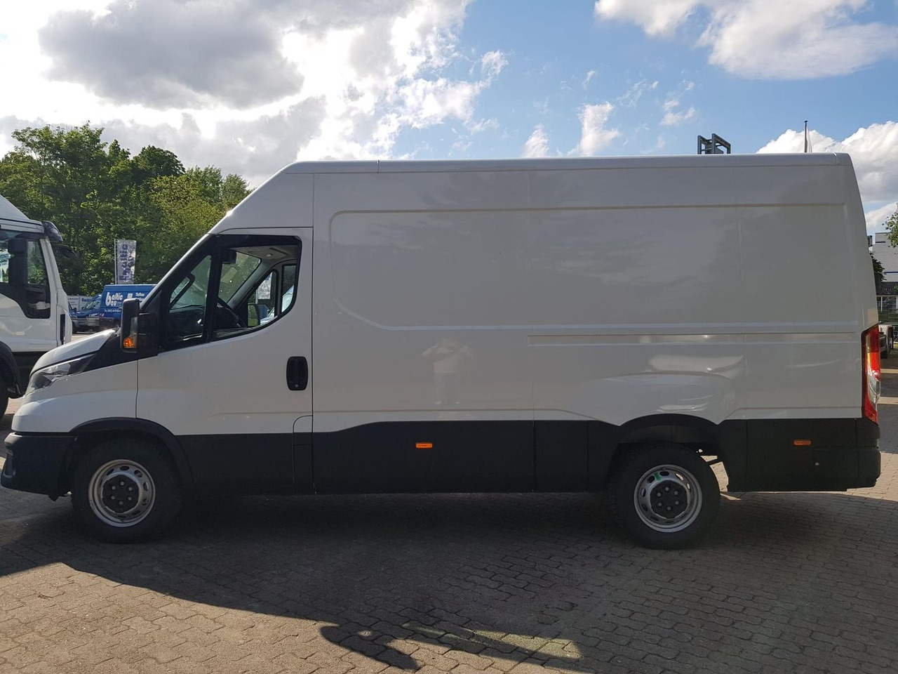 Iveco Daily 35S14A8 V Y mit Rückfahrkamera und Radi... - Van panel: gambar 2 Iveco Daily 35S14A8 V Y mit Rückfahrkamera und Radi... - Van panel: gambar 2