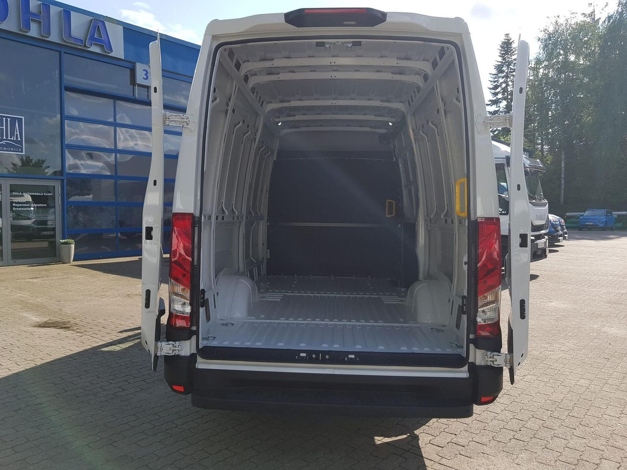 Iveco Daily 35S14A8 V Y mit Rückfahrkamera und Radi... - Van panel: gambar 5 Iveco Daily 35S14A8 V Y mit Rückfahrkamera und Radi... - Van panel: gambar 5
