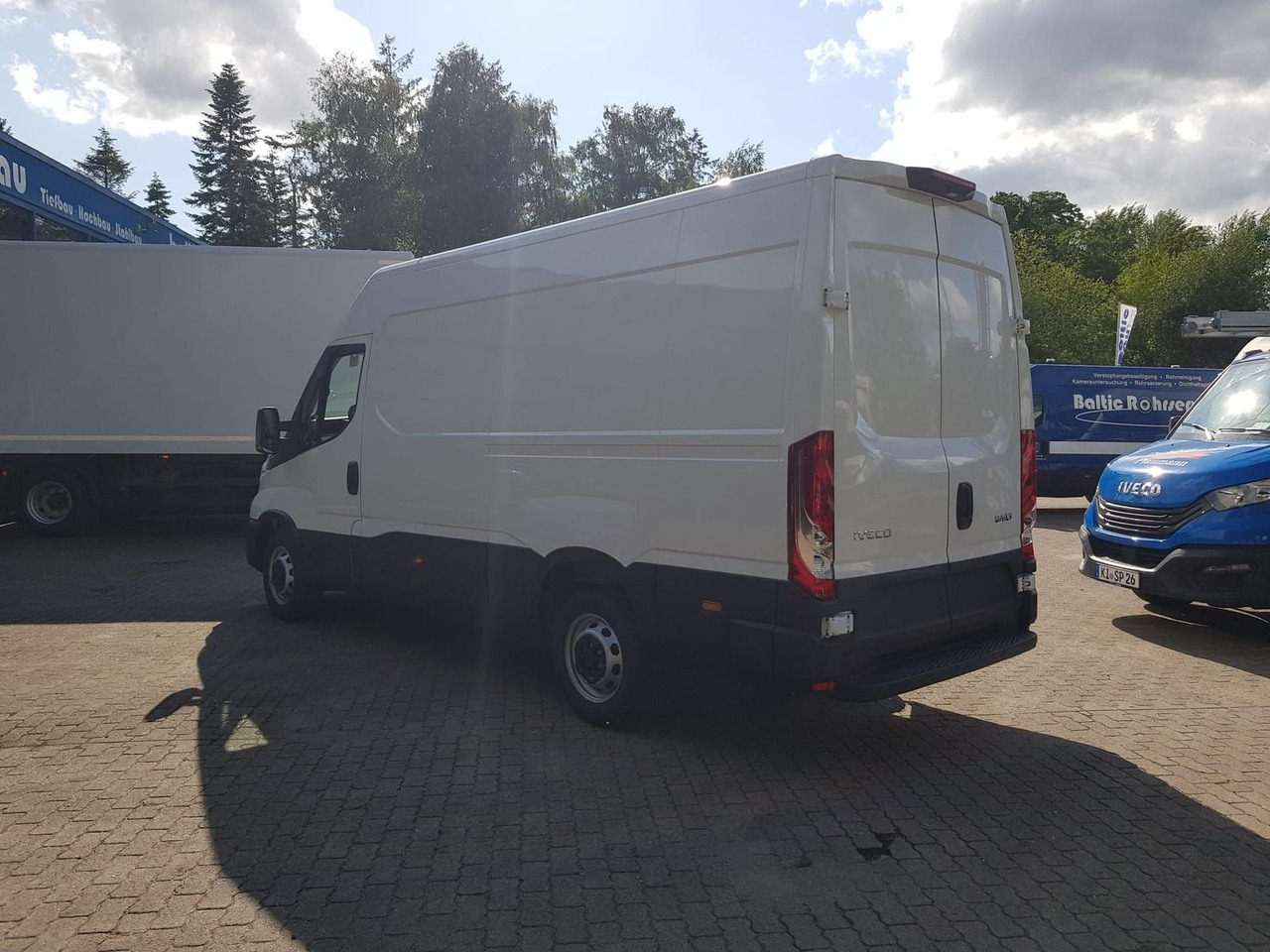 Iveco Daily 35S14A8 V Y mit Rückfahrkamera und Radi... - Van panel: gambar 3 Iveco Daily 35S14A8 V Y mit Rückfahrkamera und Radi... - Van panel: gambar 3