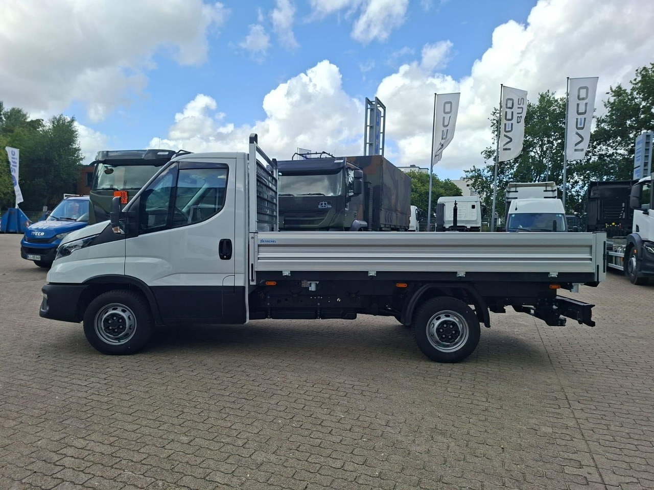 Iveco Daily 35S14A8Y Henschel 3-Seiten Kipper - Van flatbed: gambar 2 Iveco Daily 35S14A8Y Henschel 3-Seiten Kipper - Van flatbed: gambar 2