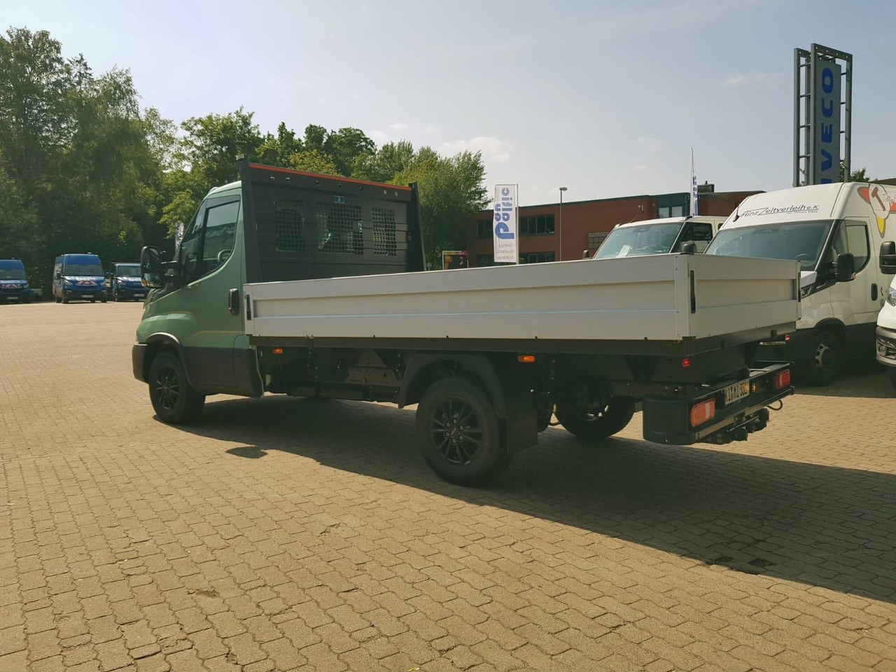 Iveco Daily 35S14HA8 Pritsche AHK 100 kW (136 PS),... - Van flatbed: gambar 3 Iveco Daily 35S14HA8 Pritsche AHK 100 kW (136 PS),... - Van flatbed: gambar 3
