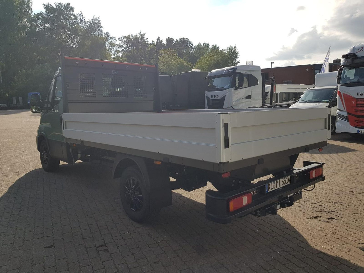 Iveco Daily 35S14HA8 Pritsche AHK 100 kW (136 PS),... - Van flatbed: gambar 3 Iveco Daily 35S14HA8 Pritsche AHK 100 kW (136 PS),... - Van flatbed: gambar 3