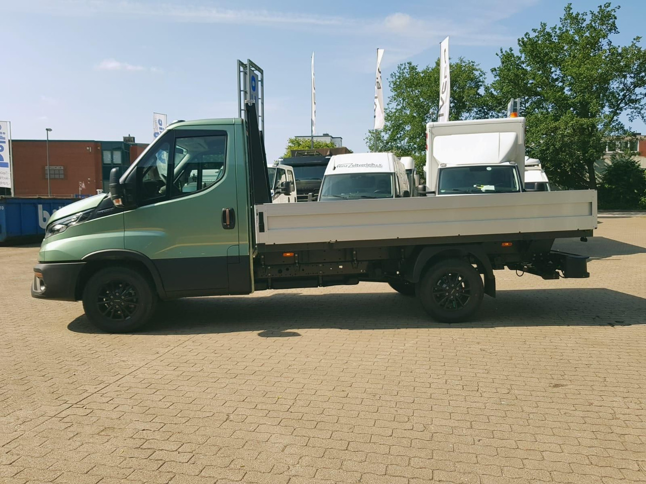 Iveco Daily 35S14HA8 Pritsche AHK 100 kW (136 PS),... - Van flatbed: gambar 2 Iveco Daily 35S14HA8 Pritsche AHK 100 kW (136 PS),... - Van flatbed: gambar 2