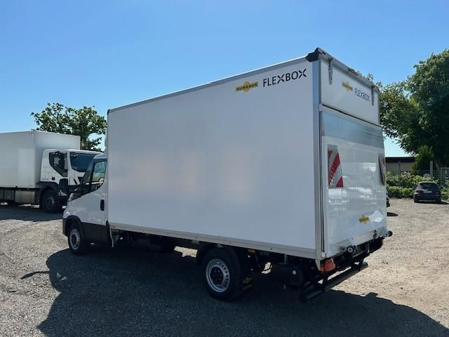 Iveco Daily 35S16H 3.0 LBW Kamera Spoiler 11... - Van box: gambar 4 Iveco Daily 35S16H 3.0 LBW Kamera Spoiler 11... - Van box: gambar 4