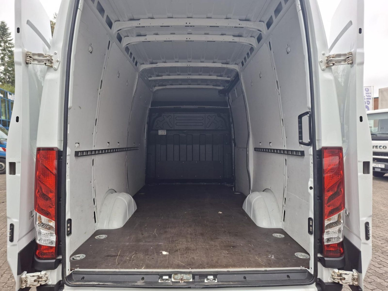 Iveco Daily 35S16V 3520L Klima, Radio - Van panel: gambar 5 Iveco Daily 35S16V 3520L Klima, Radio - Van panel: gambar 5