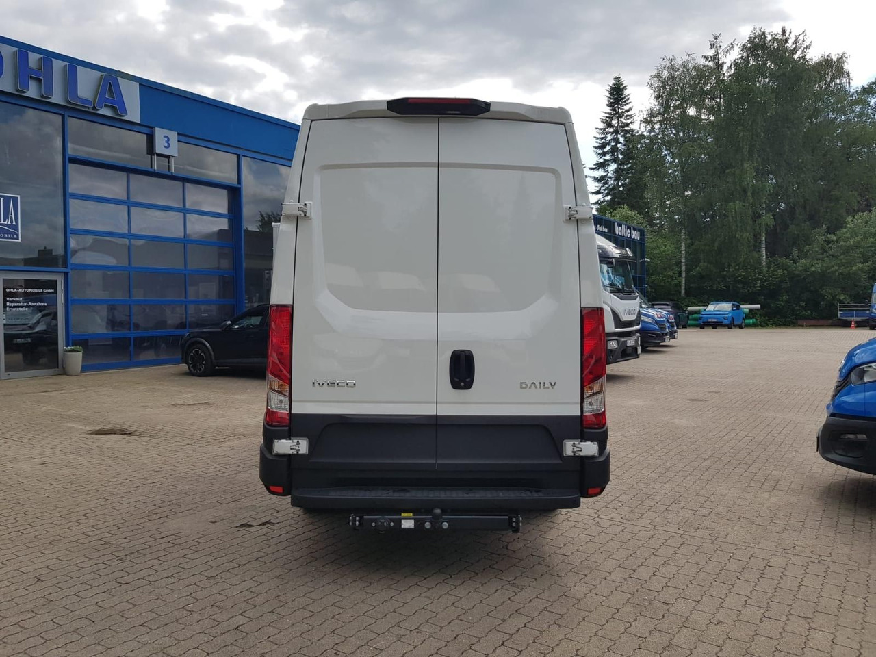 Iveco Daily 35S18HA8 V 3520L mit AHK, Rückfahrkamer... - Van panel: gambar 4 Iveco Daily 35S18HA8 V 3520L mit AHK, Rückfahrkamer... - Van panel: gambar 4