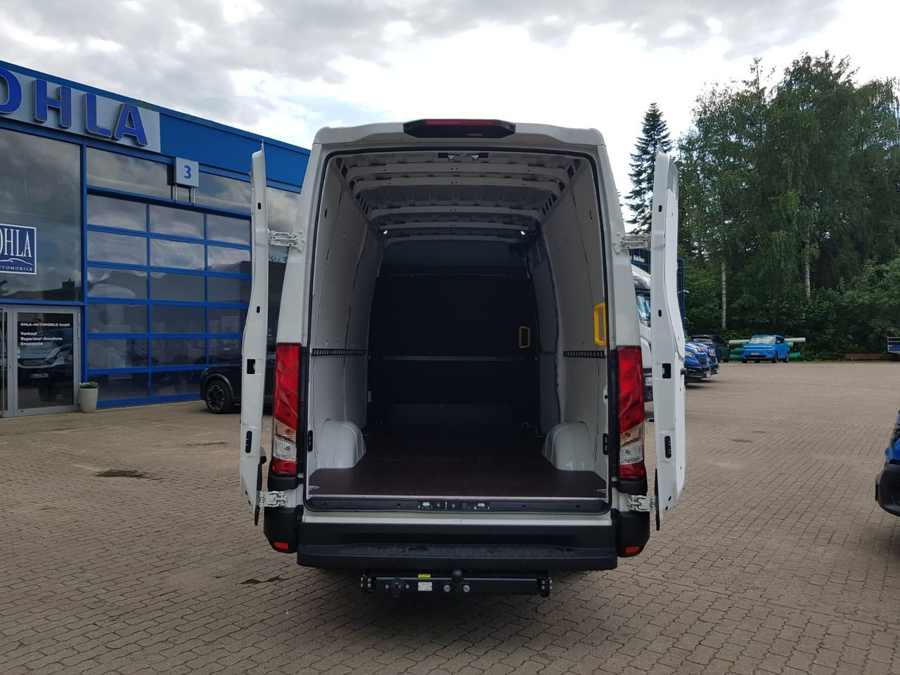 Iveco Daily 35S18HA8 V 3520L mit AHK, Rückfahrkamer... - Van panel: gambar 5 Iveco Daily 35S18HA8 V 3520L mit AHK, Rückfahrkamer... - Van panel: gambar 5