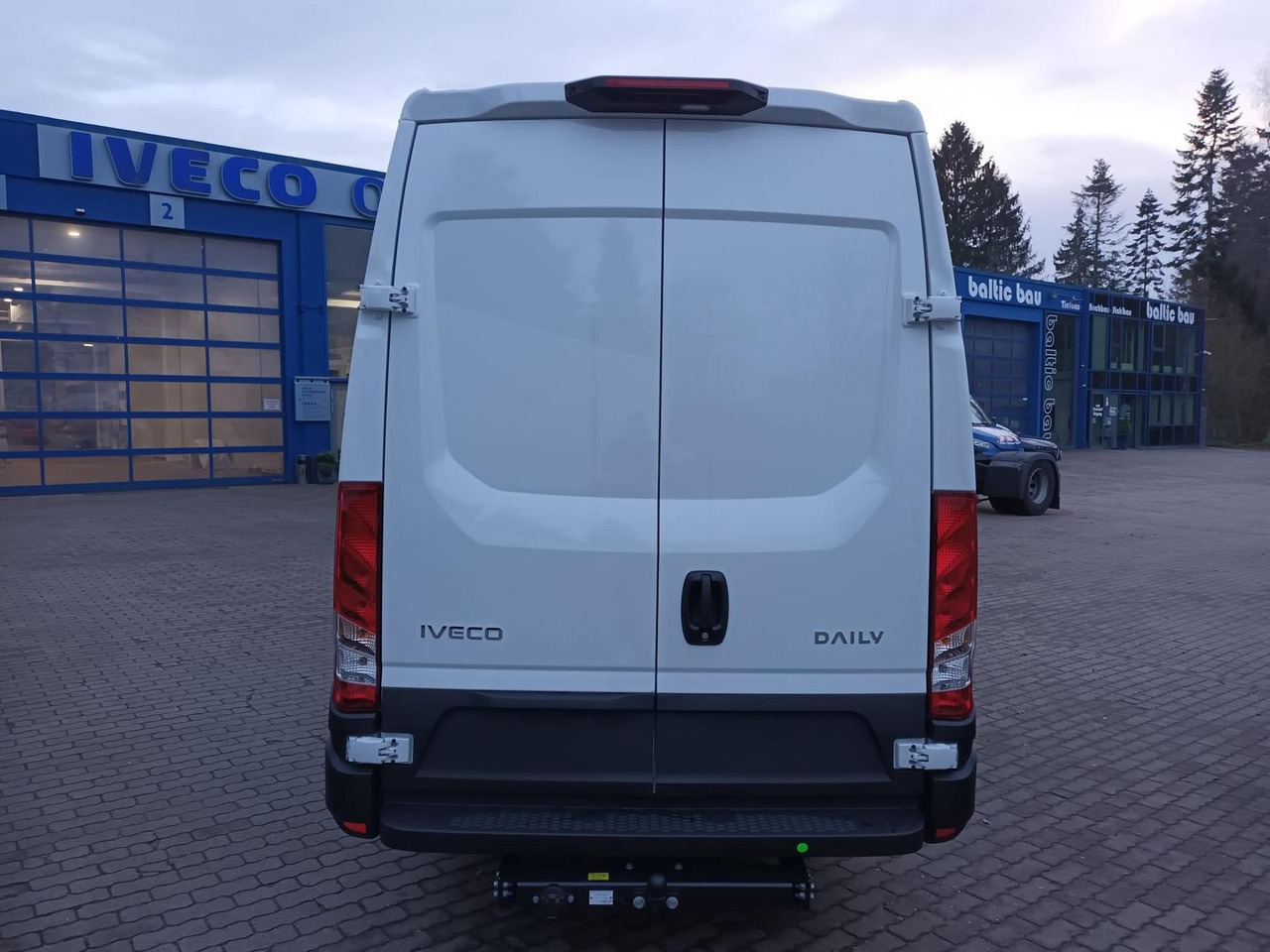 Iveco Daily 35S18HA8V 4100 KLIMA*AHK*RÜCKFAHRKAMERA... - Van panel: gambar 3 Iveco Daily 35S18HA8V 4100 KLIMA*AHK*RÜCKFAHRKAMERA... - Van panel: gambar 3
