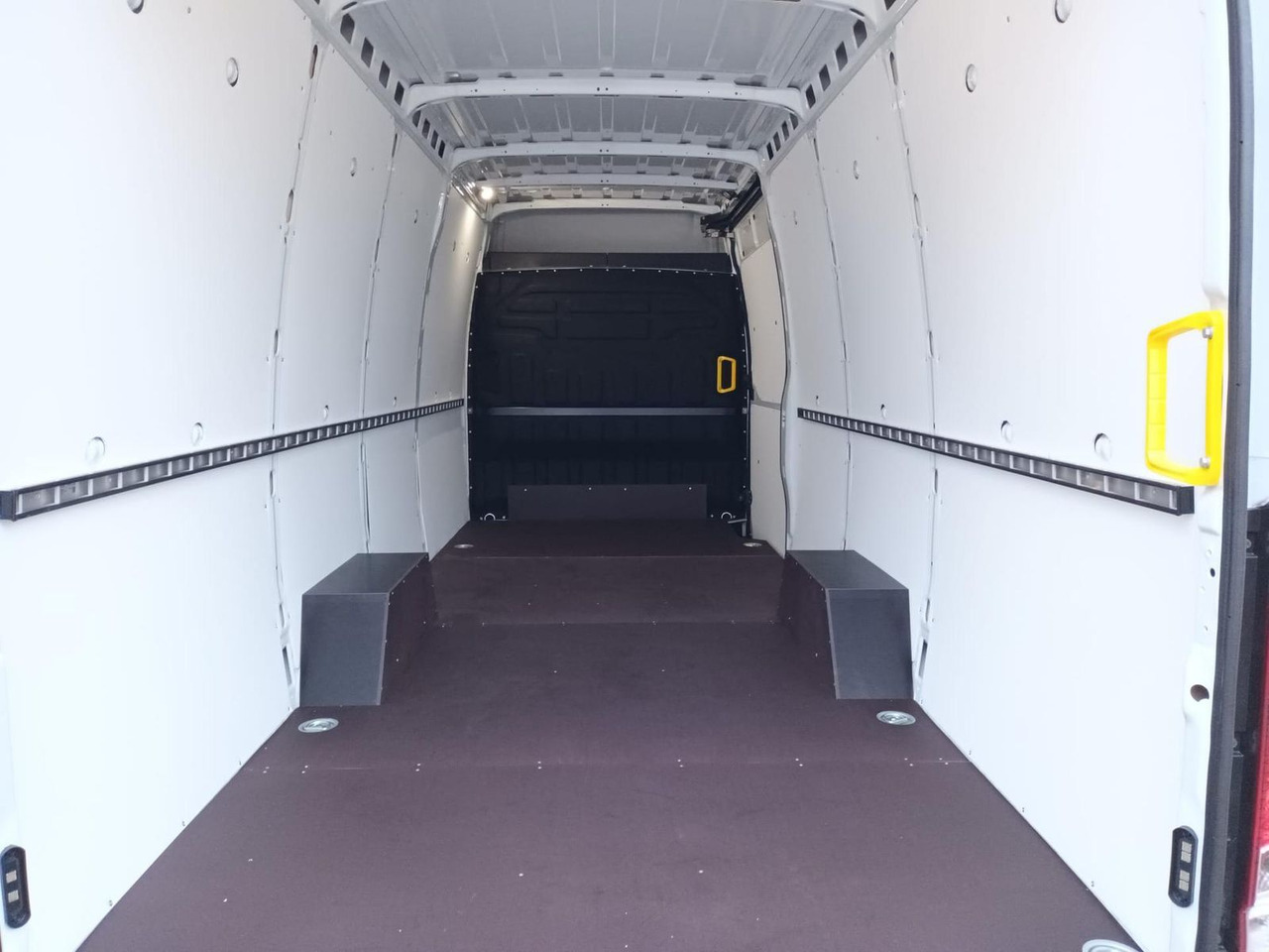 Iveco Daily 35S18HA8V 4100 KLIMA*AHK*RÜCKFAHRKAMERA... - Van panel: gambar 5 Iveco Daily 35S18HA8V 4100 KLIMA*AHK*RÜCKFAHRKAMERA... - Van panel: gambar 5