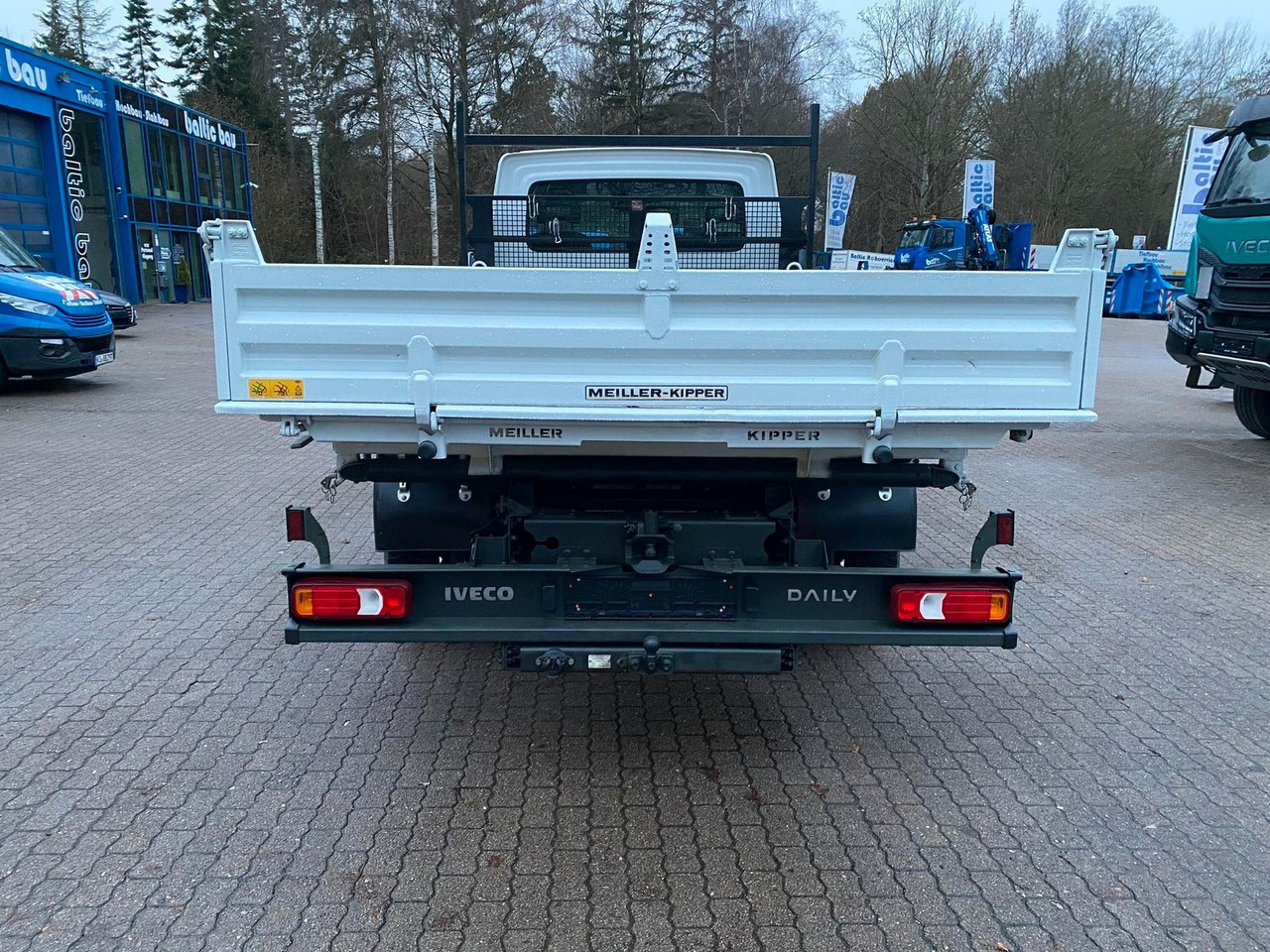 Iveco Daily 70C18H Meiler Dreiseitenkipper*AHK*RADI... - Van jungkit: gambar 4 Iveco Daily 70C18H Meiler Dreiseitenkipper*AHK*RADI... - Van jungkit: gambar 4