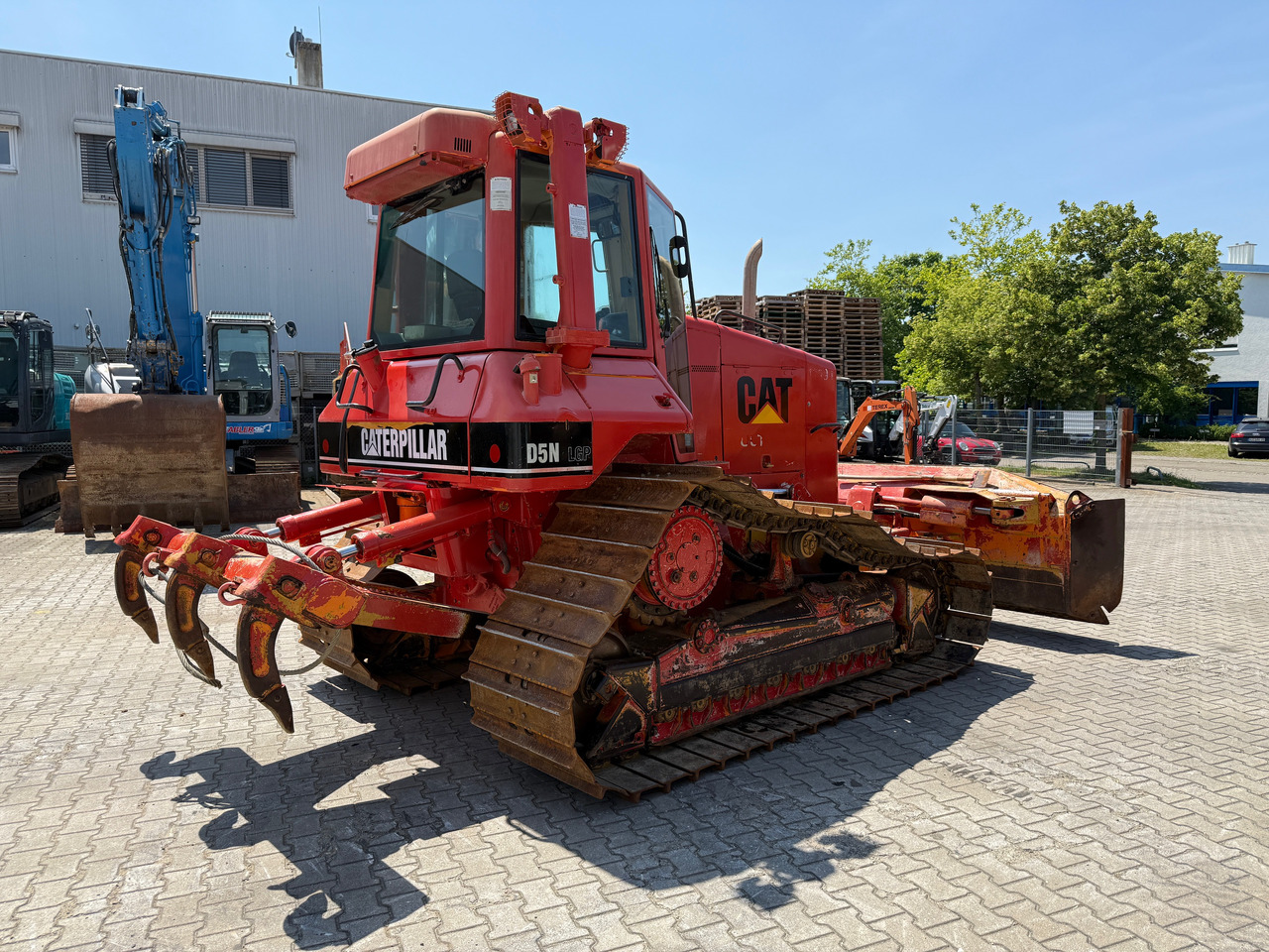 CATERPILLAR D5N FTC LGP Raupe mit 6-Wege + Heckaufreißer - Bulldozer: gambar 4 CATERPILLAR D5N FTC LGP Raupe mit 6-Wege + Heckaufreißer - Bulldozer: gambar 4
