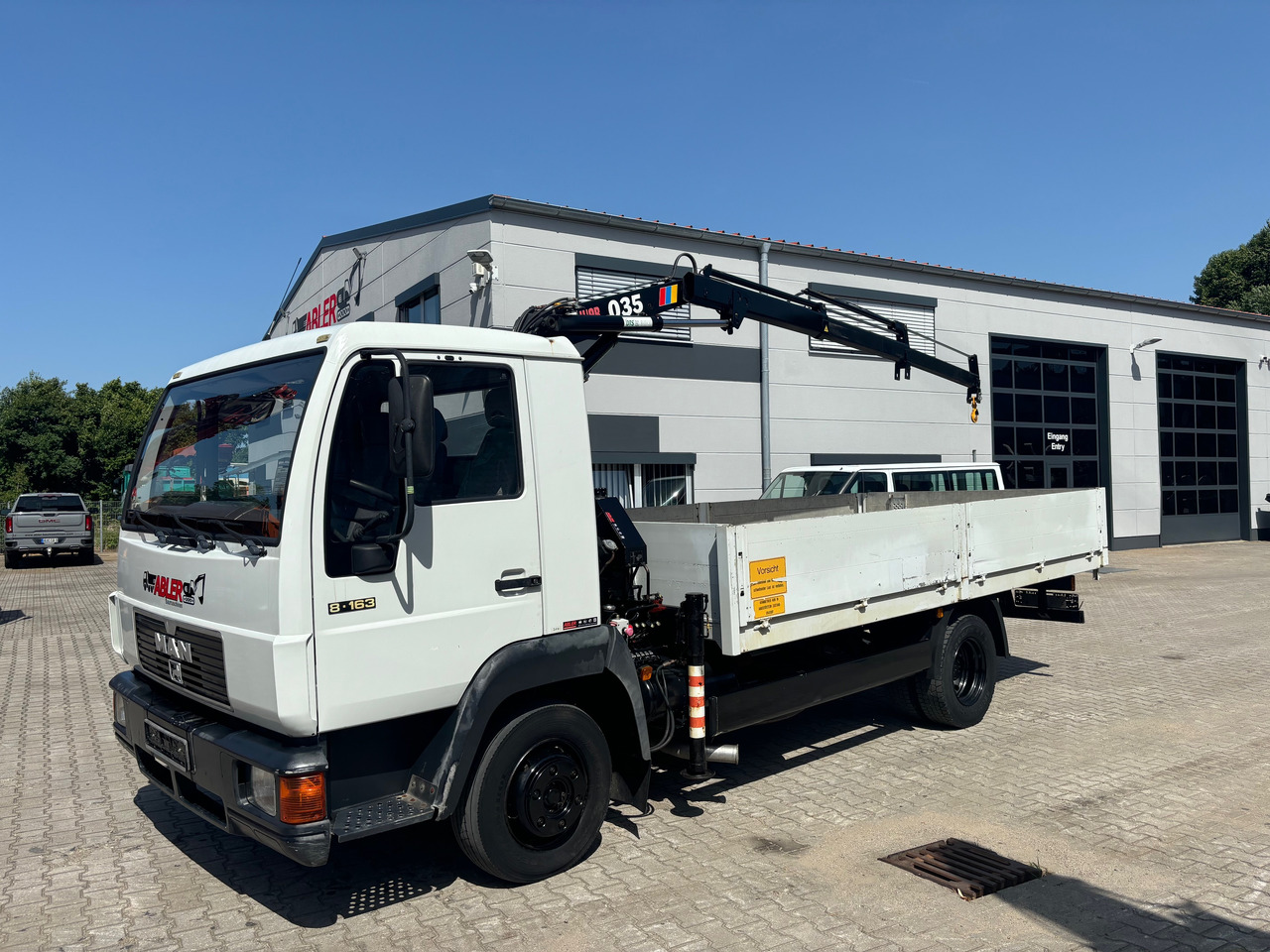 MAN 8.163 L2000 Pritsche+Kran Hiab 035 - Truk flatbed, Truk derek: gambar 3 MAN 8.163 L2000 Pritsche+Kran Hiab 035 - Truk flatbed, Truk derek: gambar 3