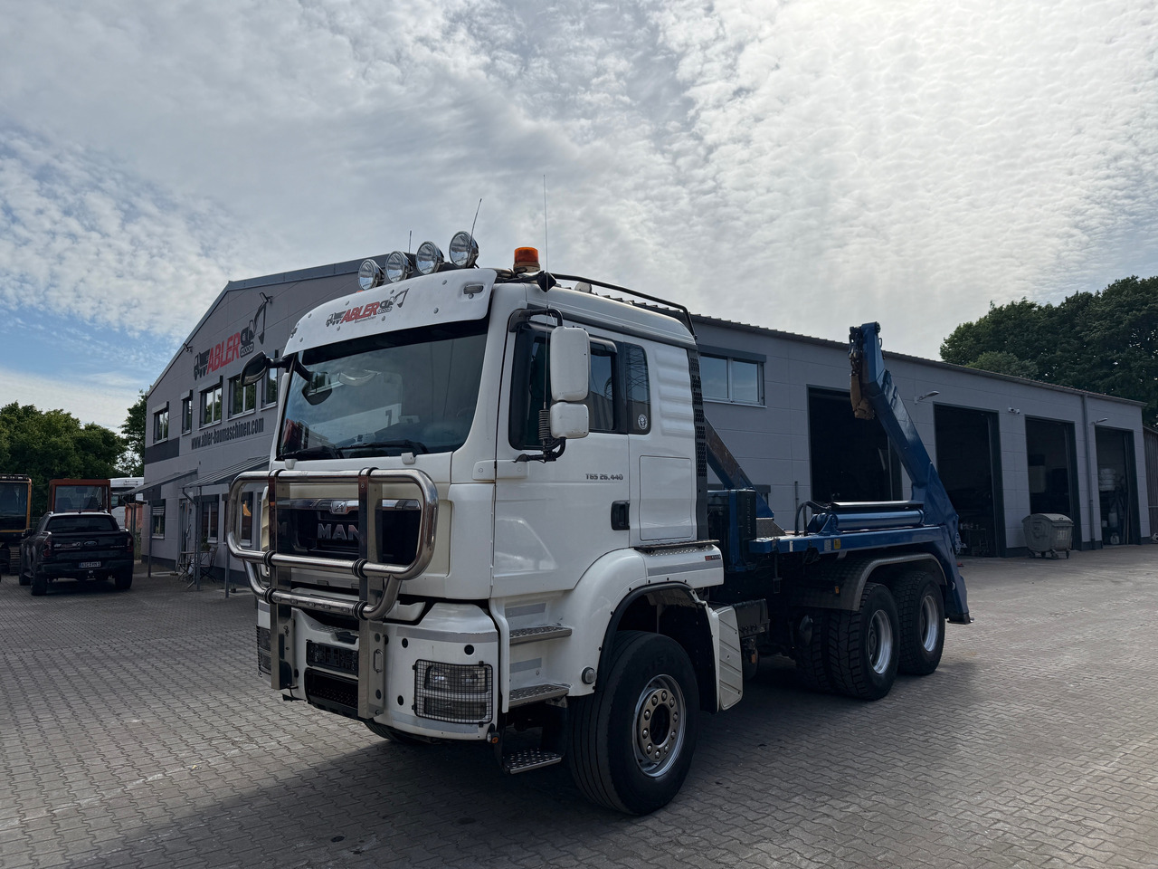 MAN TGS 26.440 WECHSELSYSTEM Absetzer+SZM - Truk skip loader: gambar 2 MAN TGS 26.440 WECHSELSYSTEM Absetzer+SZM - Truk skip loader: gambar 2