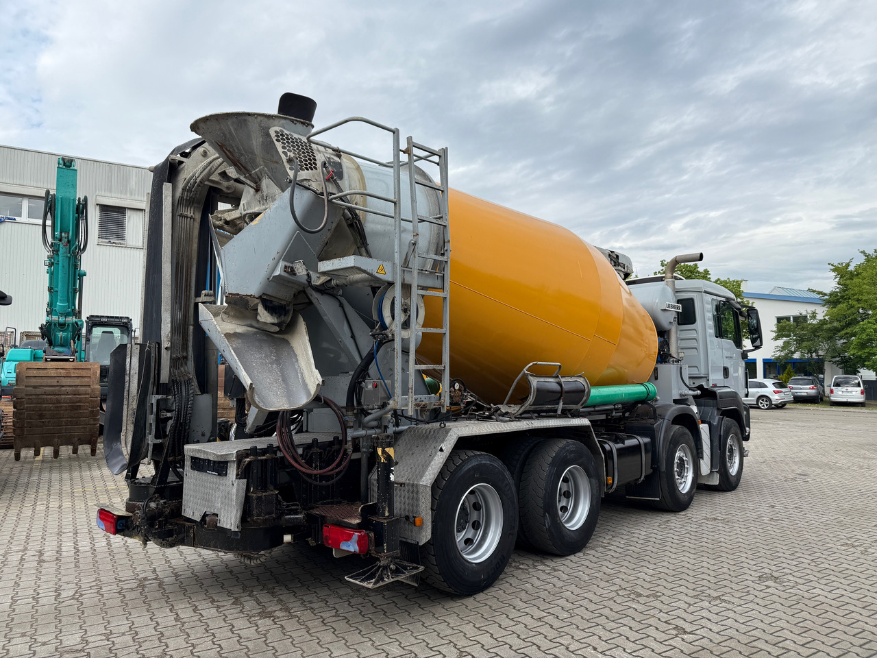 MAN TGS 32.440 Betonmischer 9m3 mit Förderband Liebherr - Truk pengaduk beton: gambar 4 MAN TGS 32.440 Betonmischer 9m3 mit Förderband Liebherr - Truk pengaduk beton: gambar 4