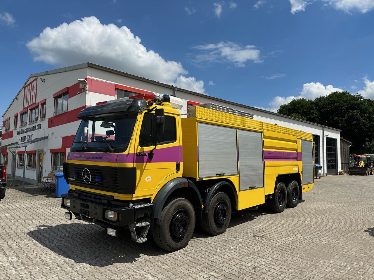 Mercedes 3238 V8 SK Flughafen Löschfahrzeug Rosenbauer - Truk pemadam kebakaran, Peralatan pendukung darat: gambar 3 Mercedes 3238 V8 SK Flughafen Löschfahrzeug Rosenbauer - Truk pemadam kebakaran, Peralatan pendukung darat: gambar 3
