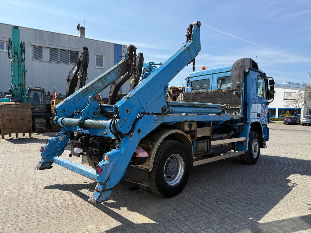 Mercedes-Benz 1841 Actros MP2 Absetzkipper 4x4 Allrad Klima - Truk skip loader: gambar 3 Mercedes-Benz 1841 Actros MP2 Absetzkipper 4x4 Allrad Klima - Truk skip loader: gambar 3