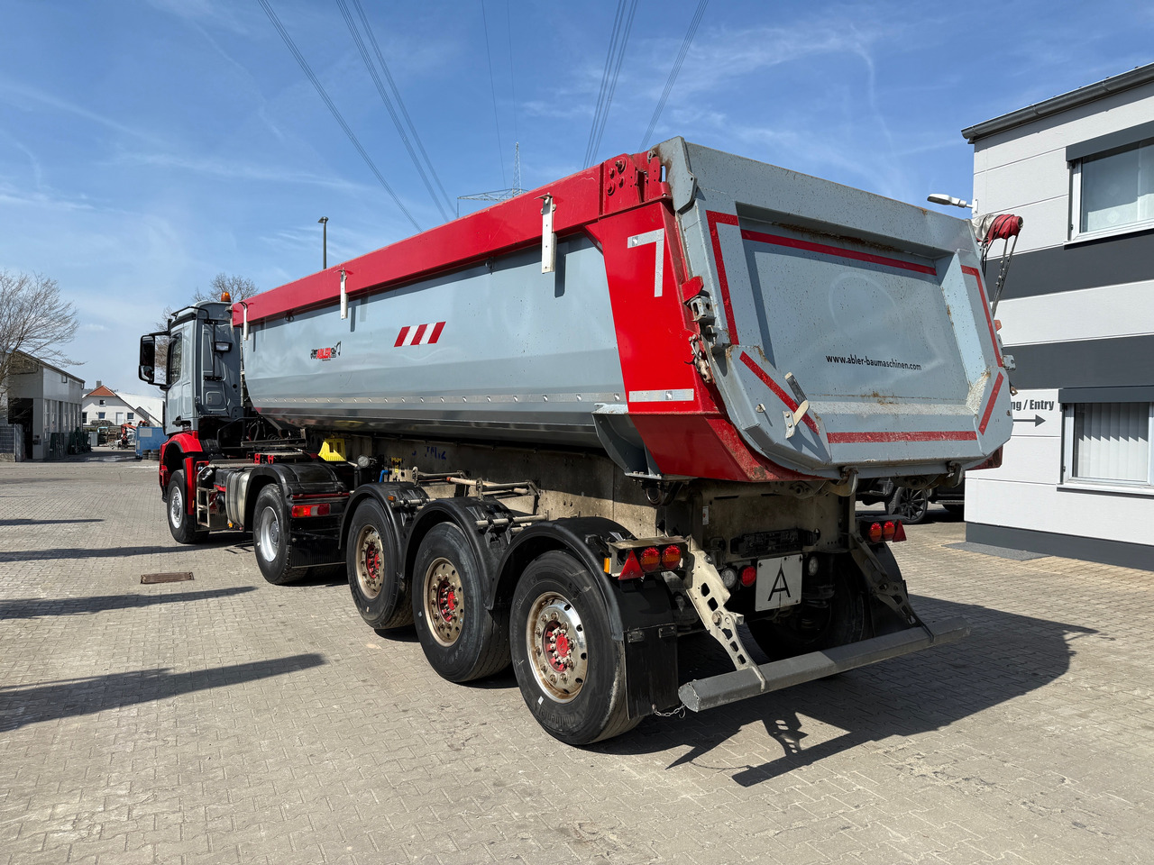 Truk jungkit Mercedes-Benz 1851 Arocs ECHTER 4x4 mit Schmitz Kippauflieger: gambar 5
