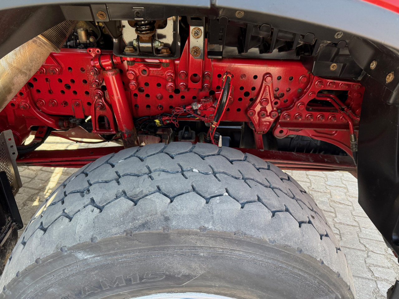 Truk jungkit Mercedes-Benz 1851 Arocs ECHTER 4x4 mit Schmitz Kippauflieger: gambar 8