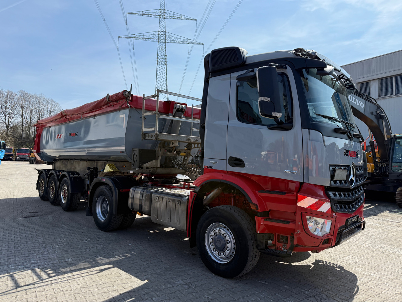 Mercedes-Benz 1851 Arocs ECHTER 4x4 mit Schmitz Kippauflieger - Truk jungkit: gambar 3 Mercedes-Benz 1851 Arocs ECHTER 4x4 mit Schmitz Kippauflieger - Truk jungkit: gambar 3
