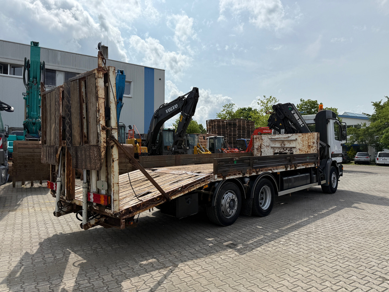 Mercedes-Benz 2535 Actros MP1 Baumaschinentransporter mit Kran und Rampen - Truk pengangkut mobil, Truk derek: gambar 4 Mercedes-Benz 2535 Actros MP1 Baumaschinentransporter mit Kran und Rampen - Truk pengangkut mobil, Truk derek: gambar 4