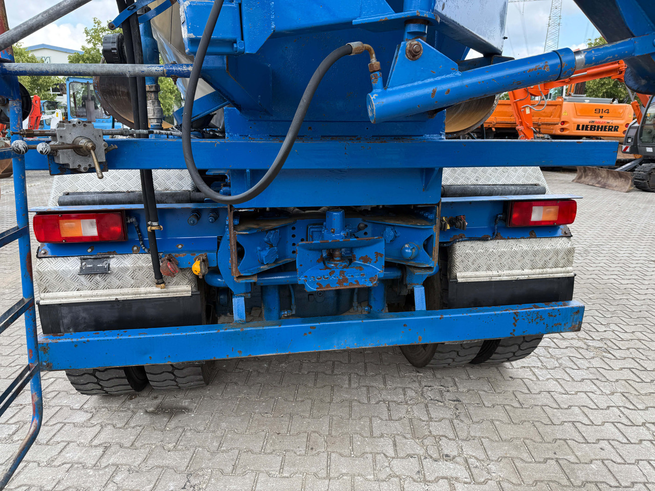 Volvo FM420 Wechselsystem Kipper Betonmischer - Truk pengaduk beton: gambar 5 Volvo FM420 Wechselsystem Kipper Betonmischer - Truk pengaduk beton: gambar 5
