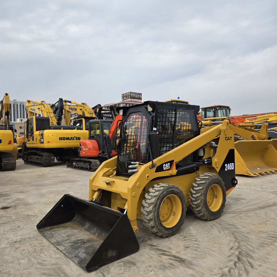 246D - Skid steer: gambar 2 246D - Skid steer: gambar 2