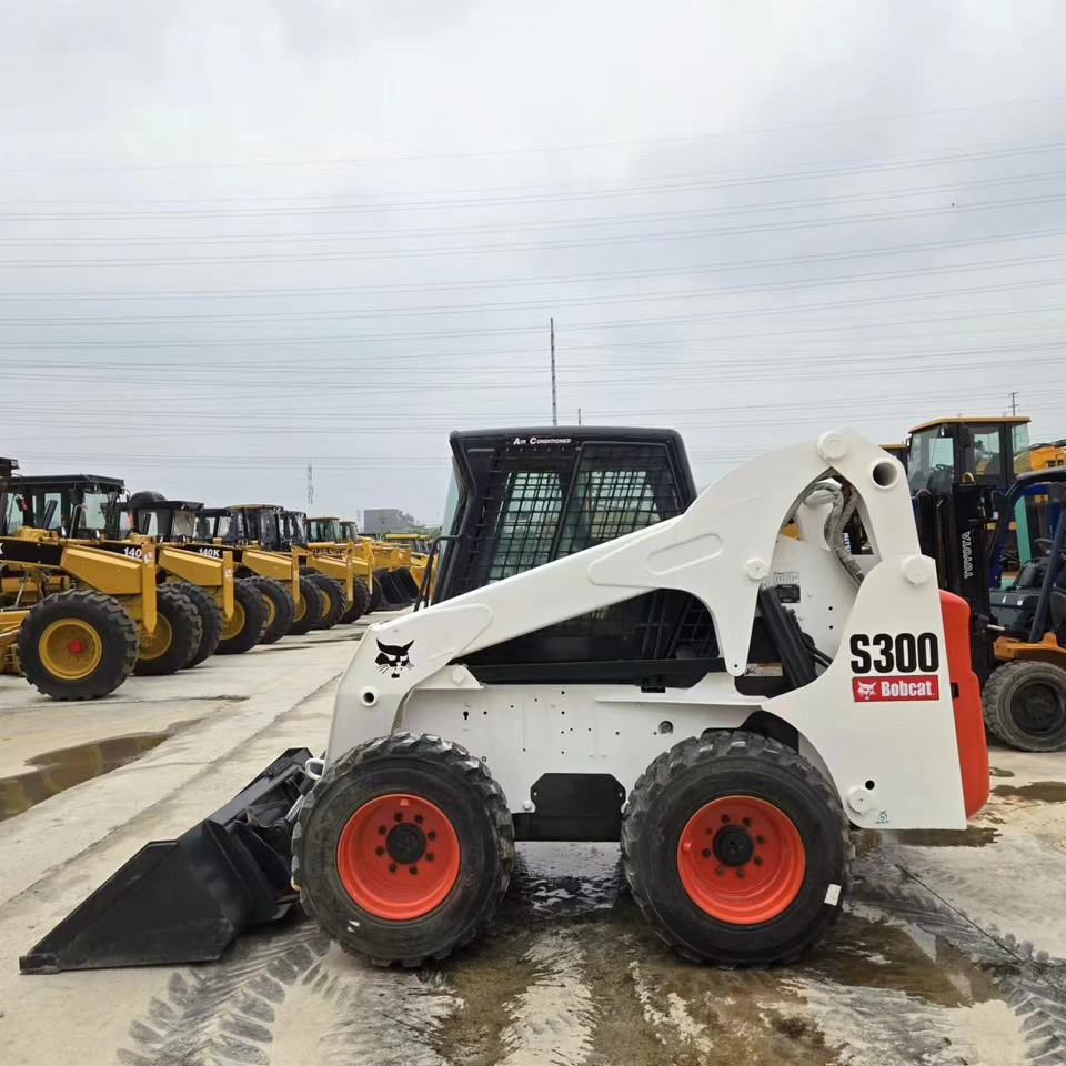 BOBCAT S300 - Skid steer: gambar 3 BOBCAT S300 - Skid steer: gambar 3