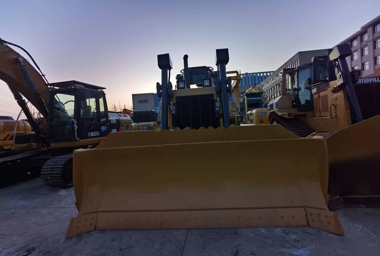CAT D6H - Bulldozer: gambar 2 CAT D6H - Bulldozer: gambar 2