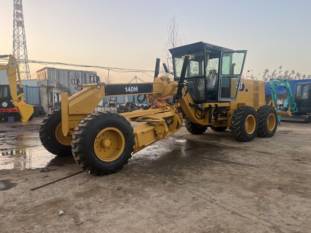 CATERPILLAR 140H - Grader: gambar 2 CATERPILLAR 140H - Grader: gambar 2